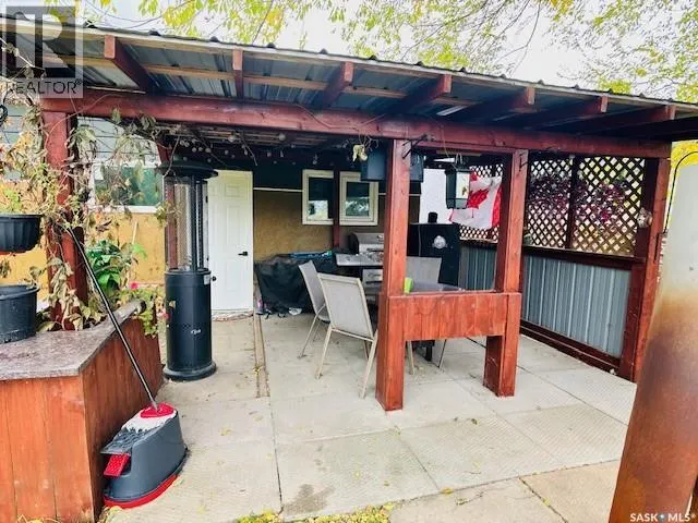 112 Fraser AVENUE