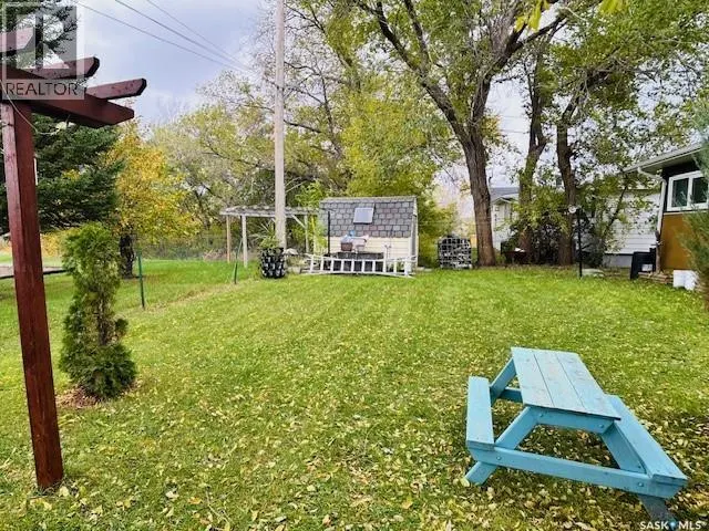 112 Fraser AVENUE