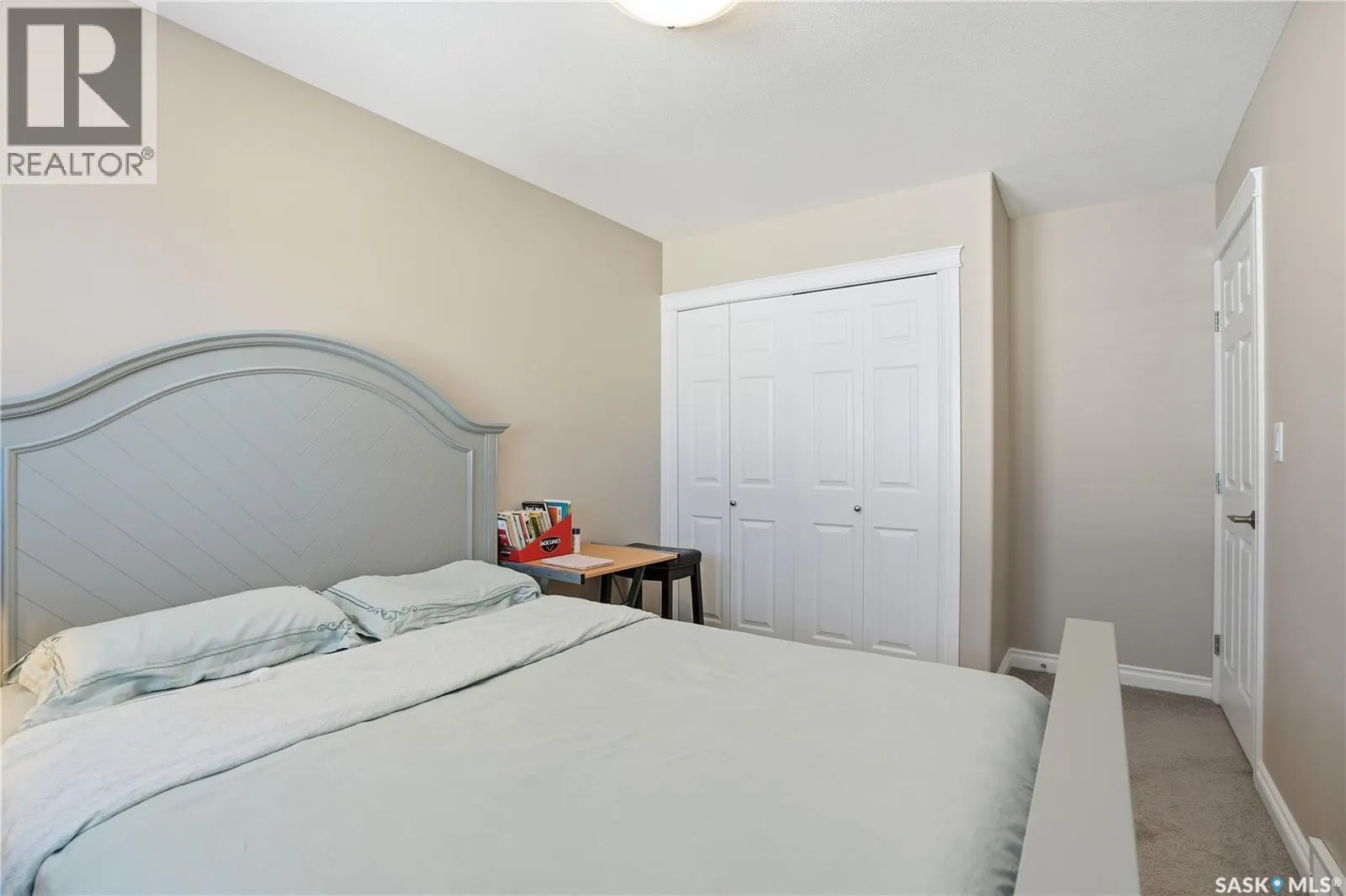 301 212 Willis CRESCENT