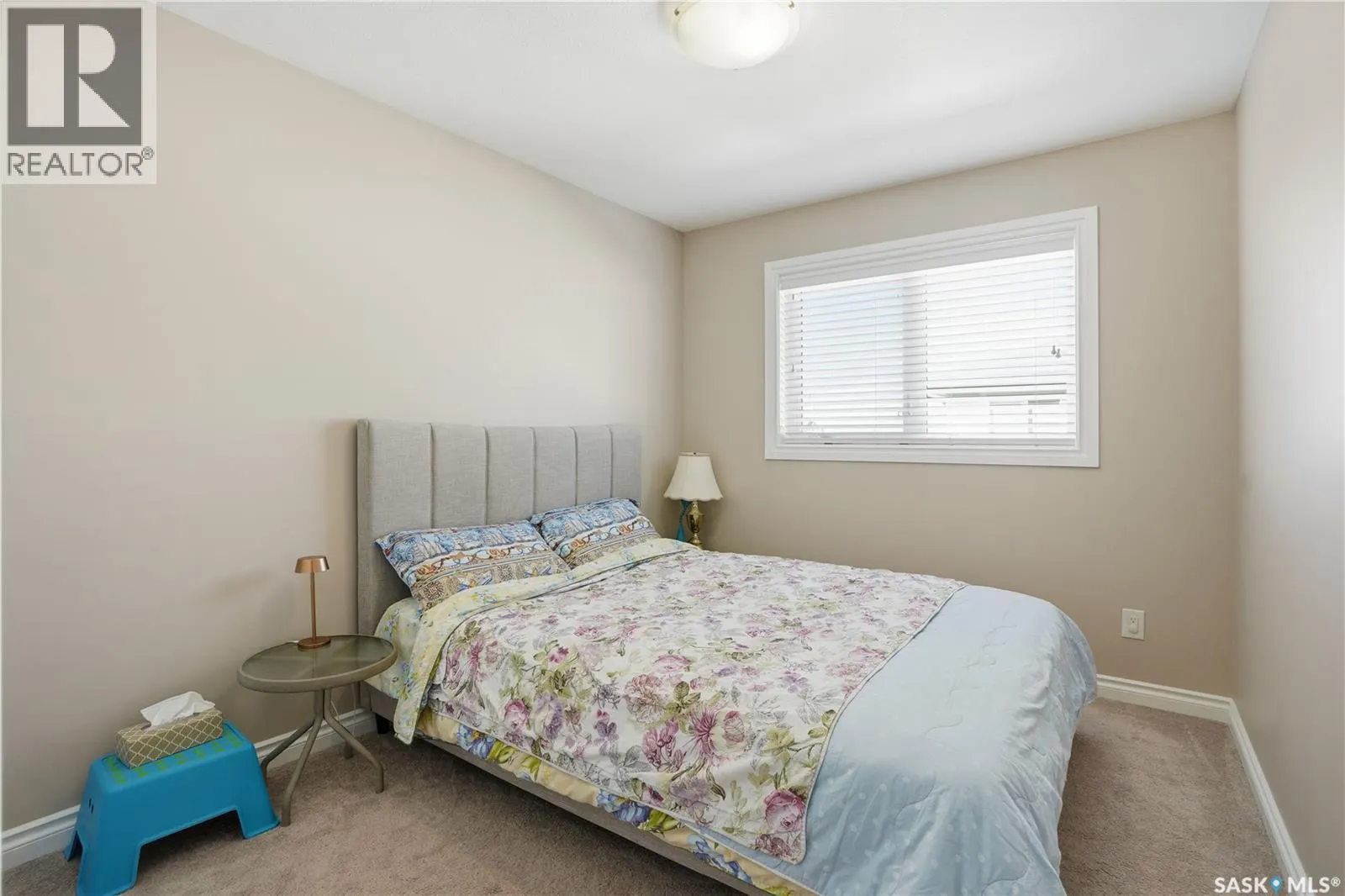 301 212 Willis CRESCENT