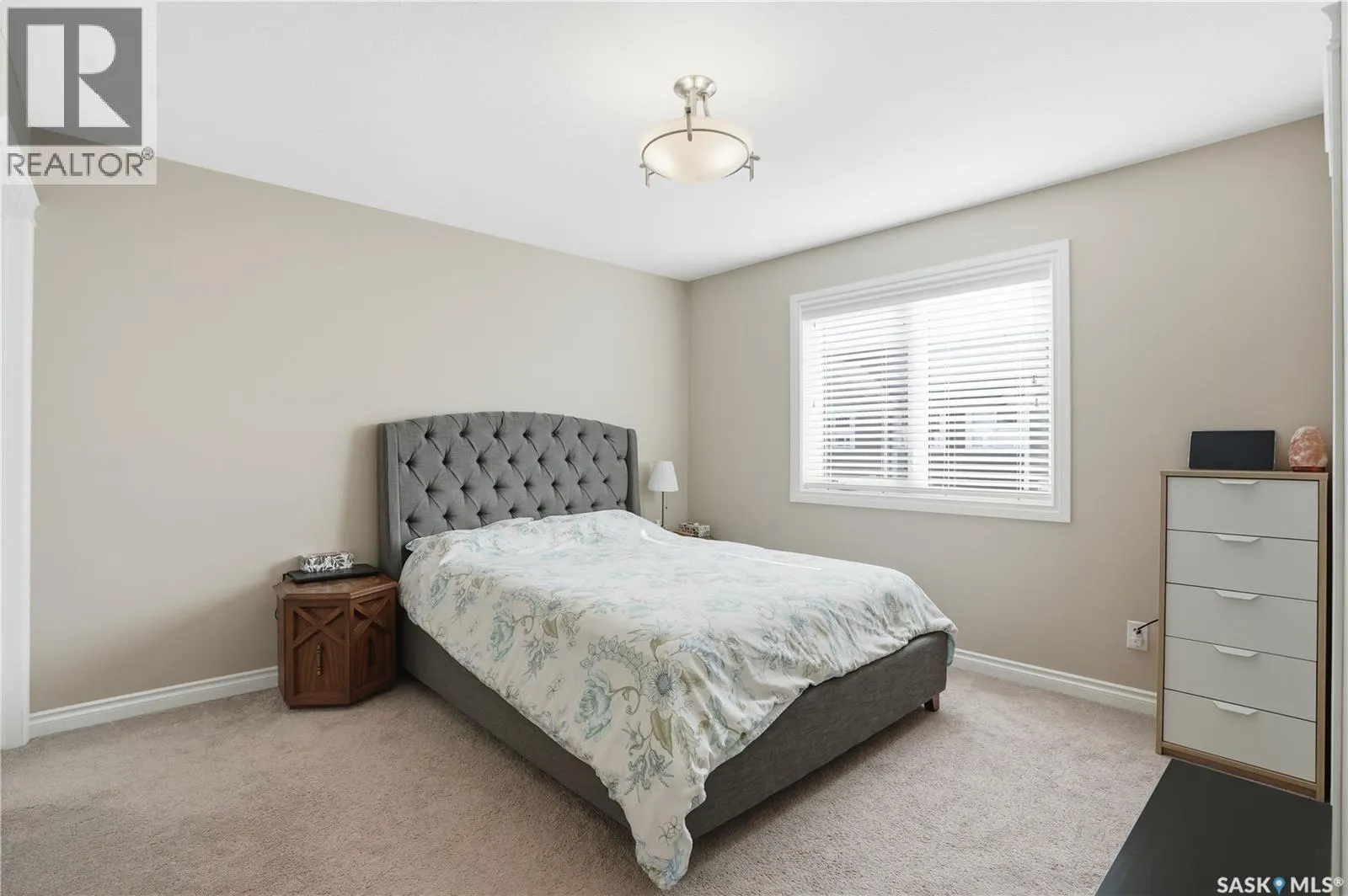 301 212 Willis CRESCENT