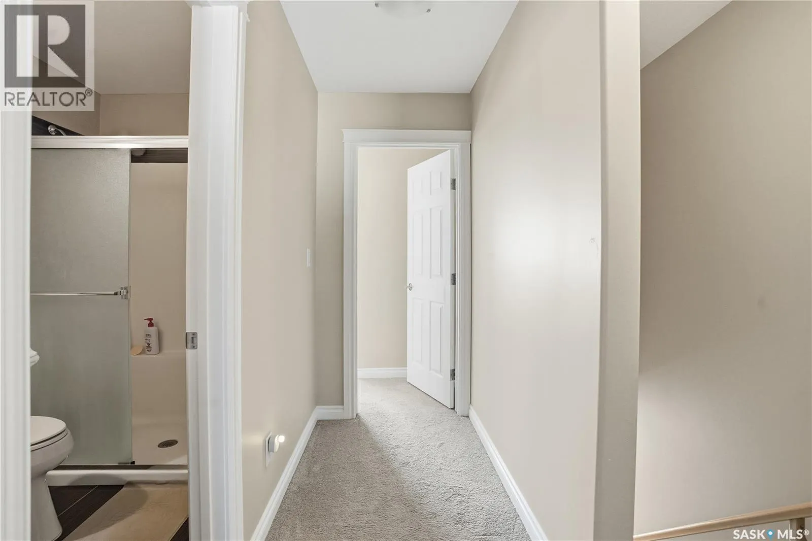 301 212 Willis CRESCENT