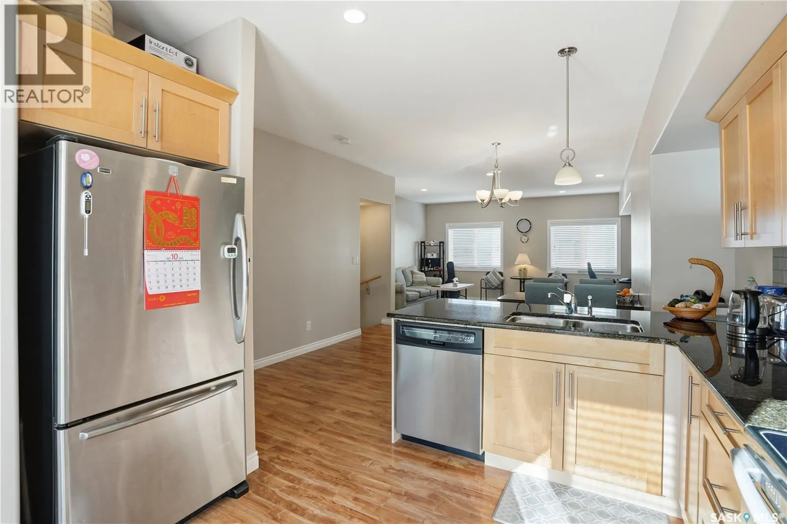 301 212 Willis CRESCENT