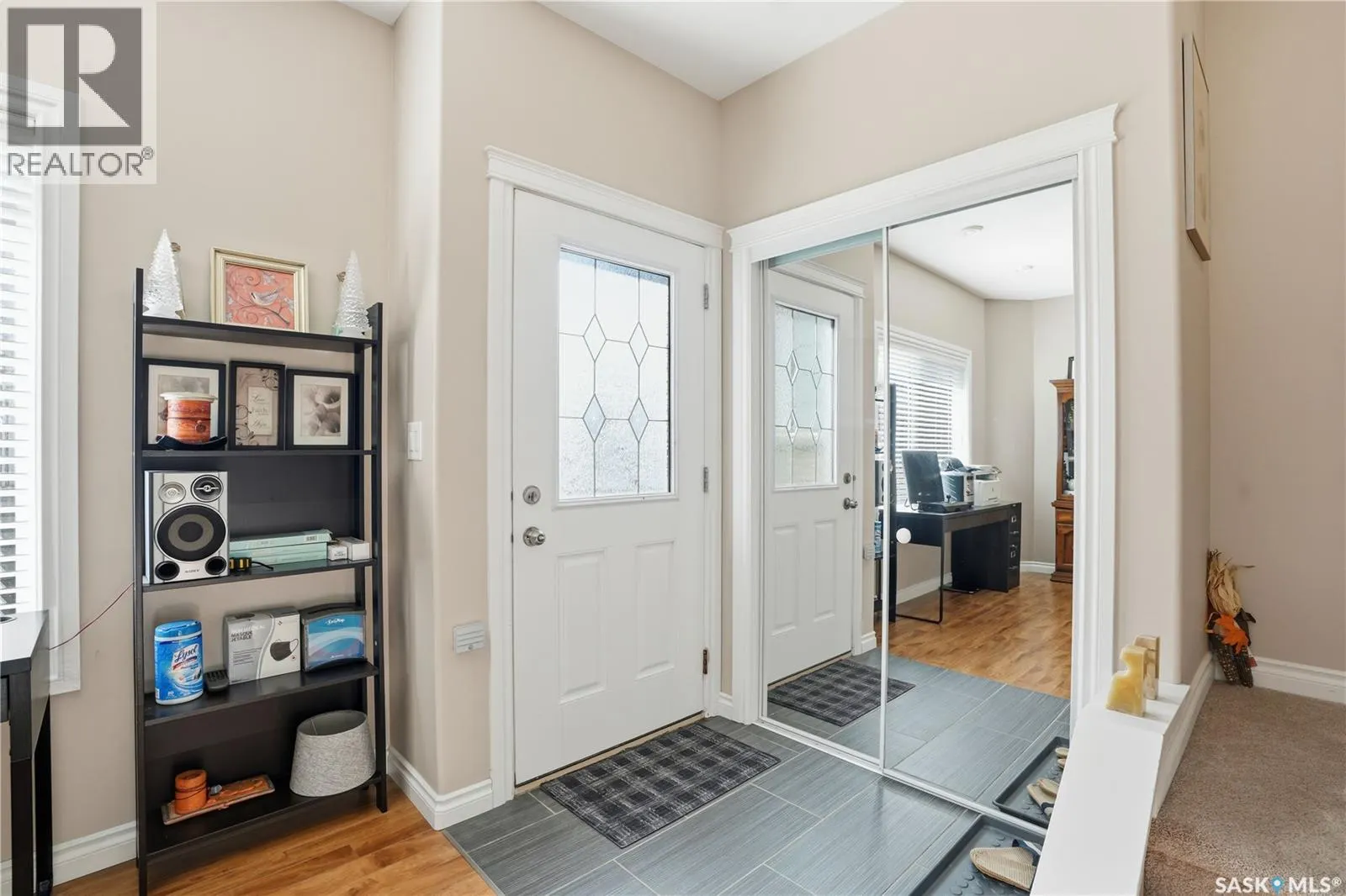 301 212 Willis CRESCENT