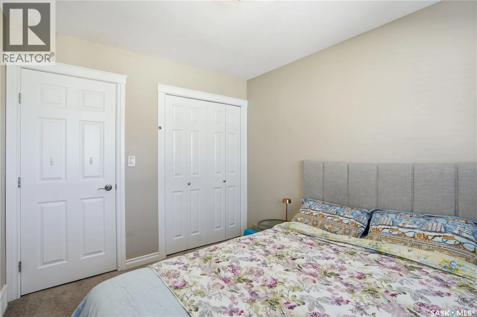301 212 Willis CRESCENT