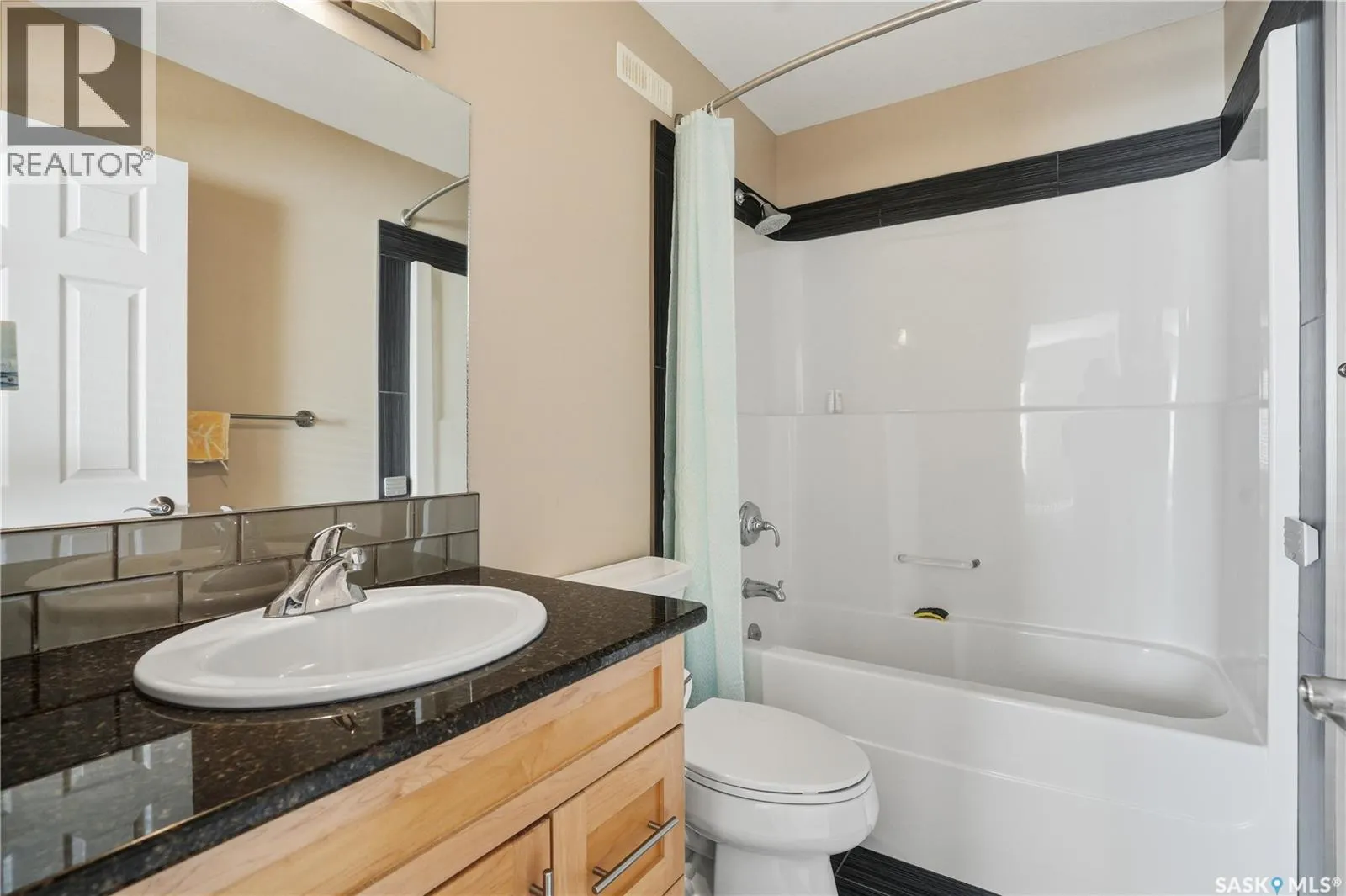 301 212 Willis CRESCENT