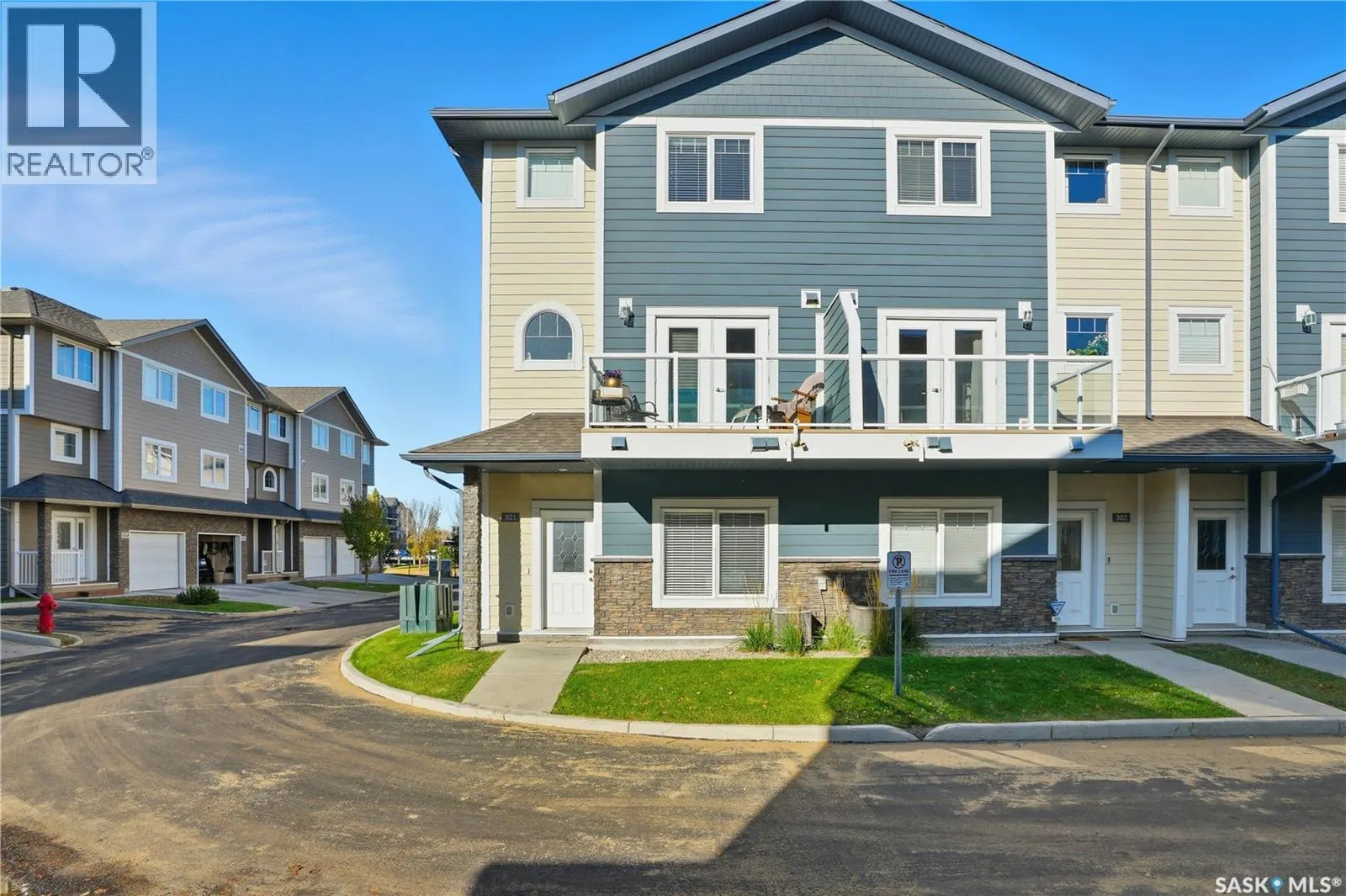 301 212 Willis CRESCENT