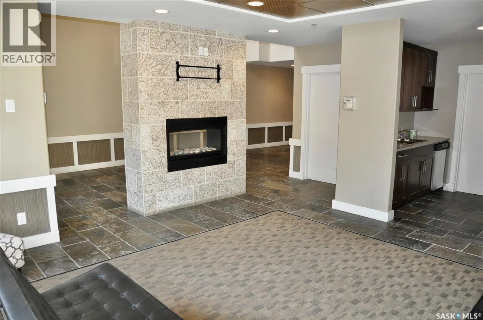 206 1132 College DRIVE