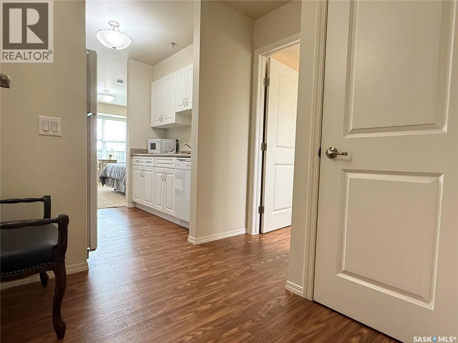 #307 680 7th AVENUE E