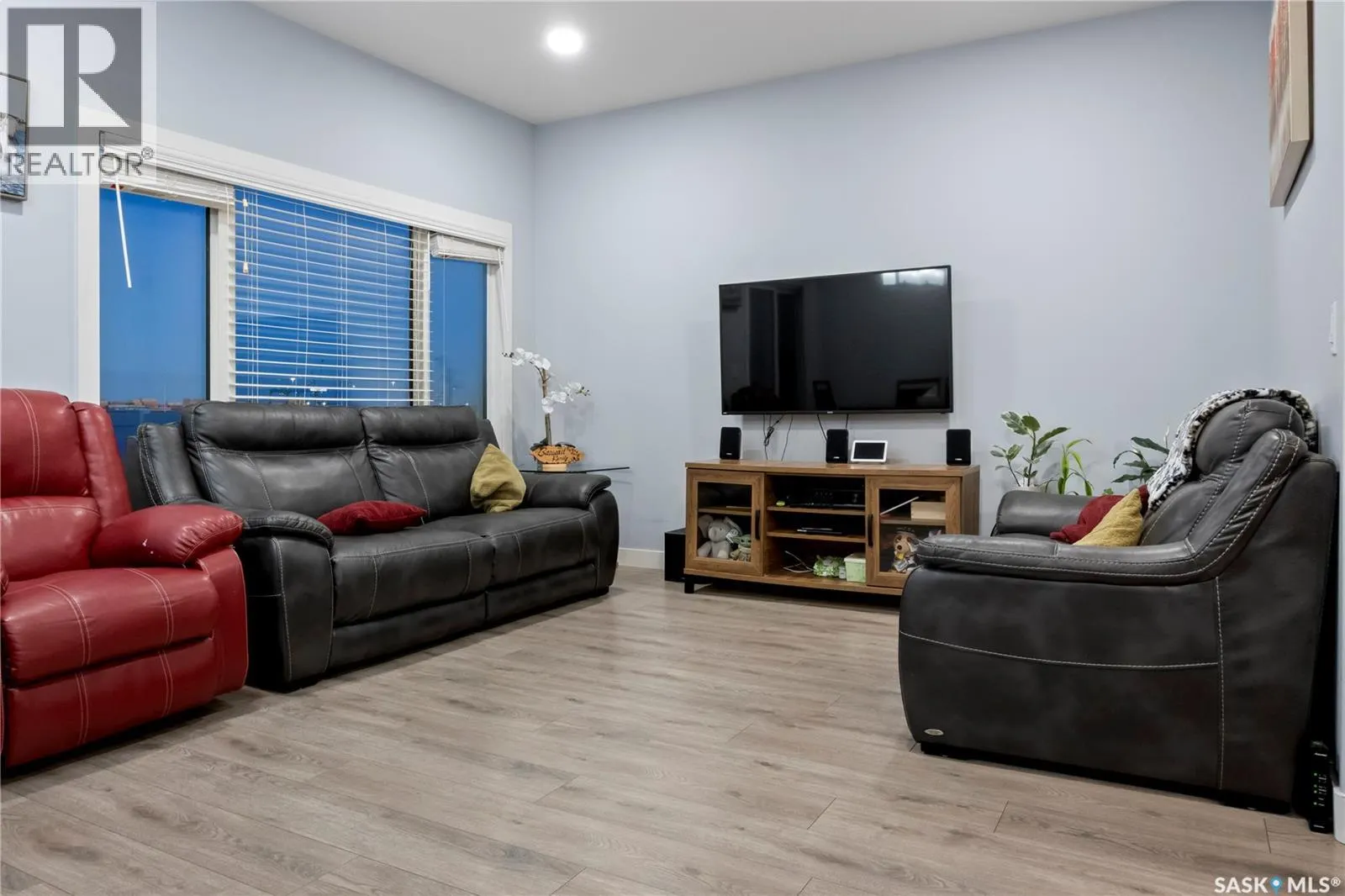 3842 Gee CRESCENT
