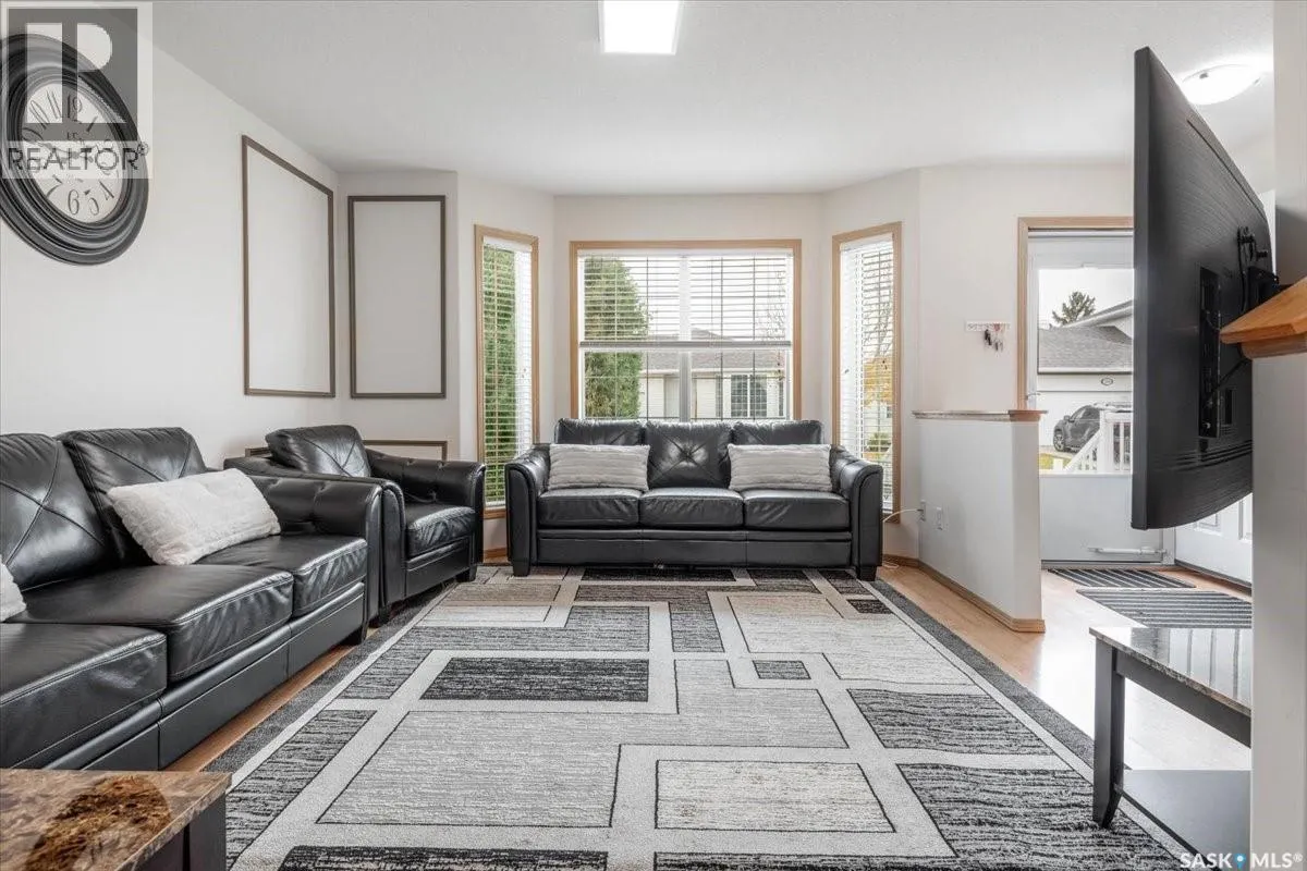 302 Mount Royal PLACE