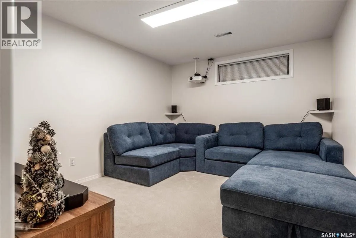 302 Mount Royal PLACE