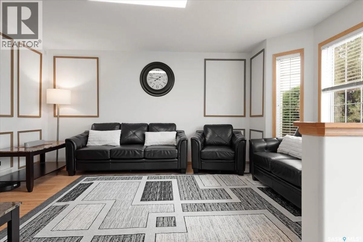 302 Mount Royal PLACE
