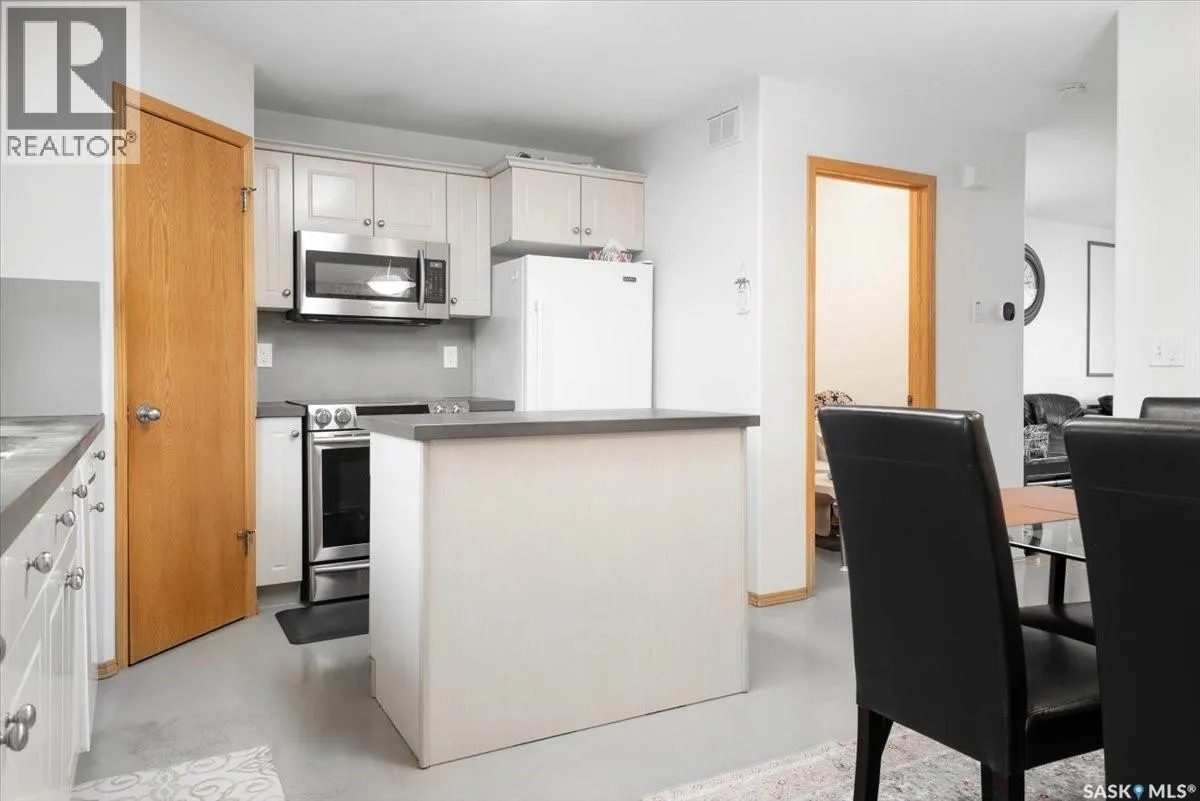 302 Mount Royal PLACE