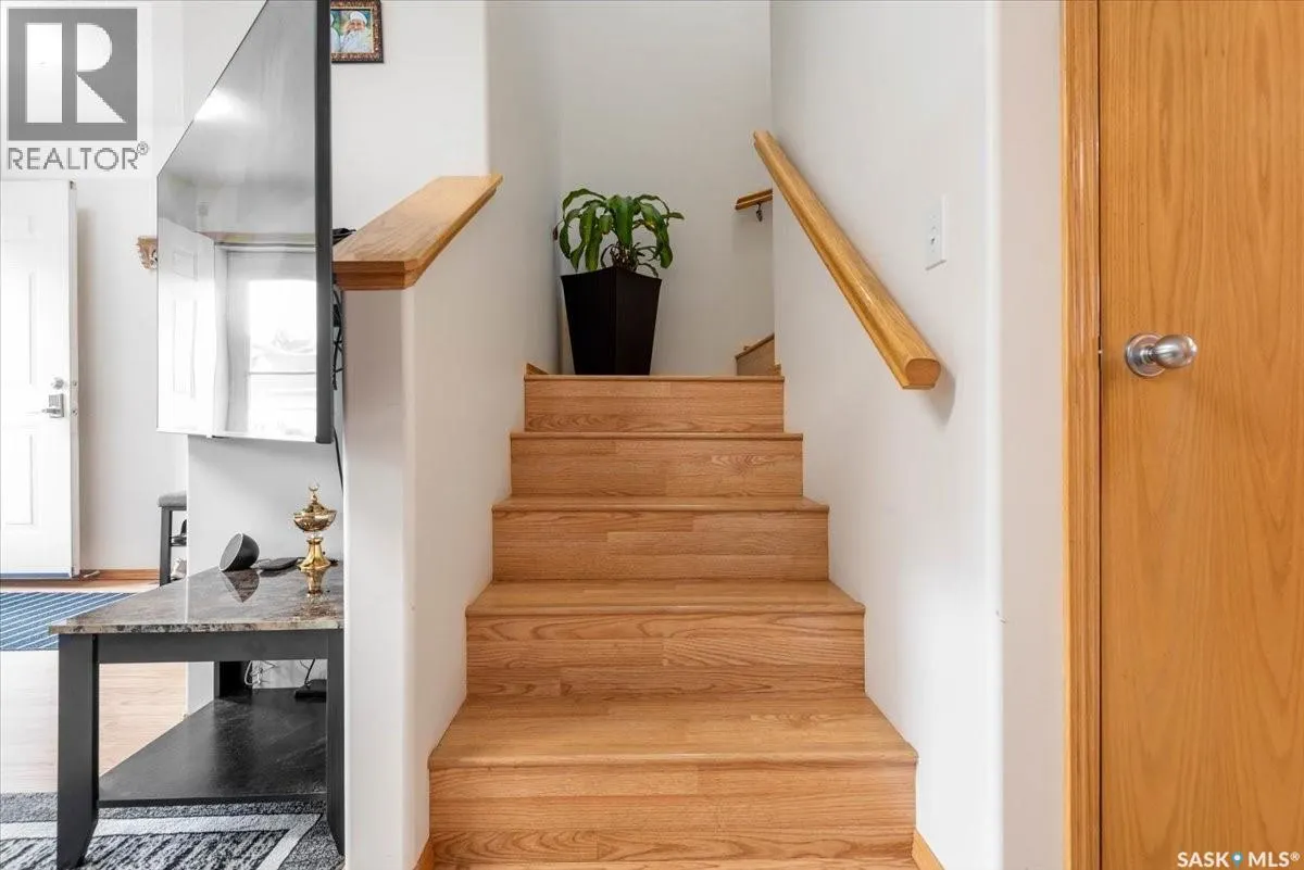 302 Mount Royal PLACE