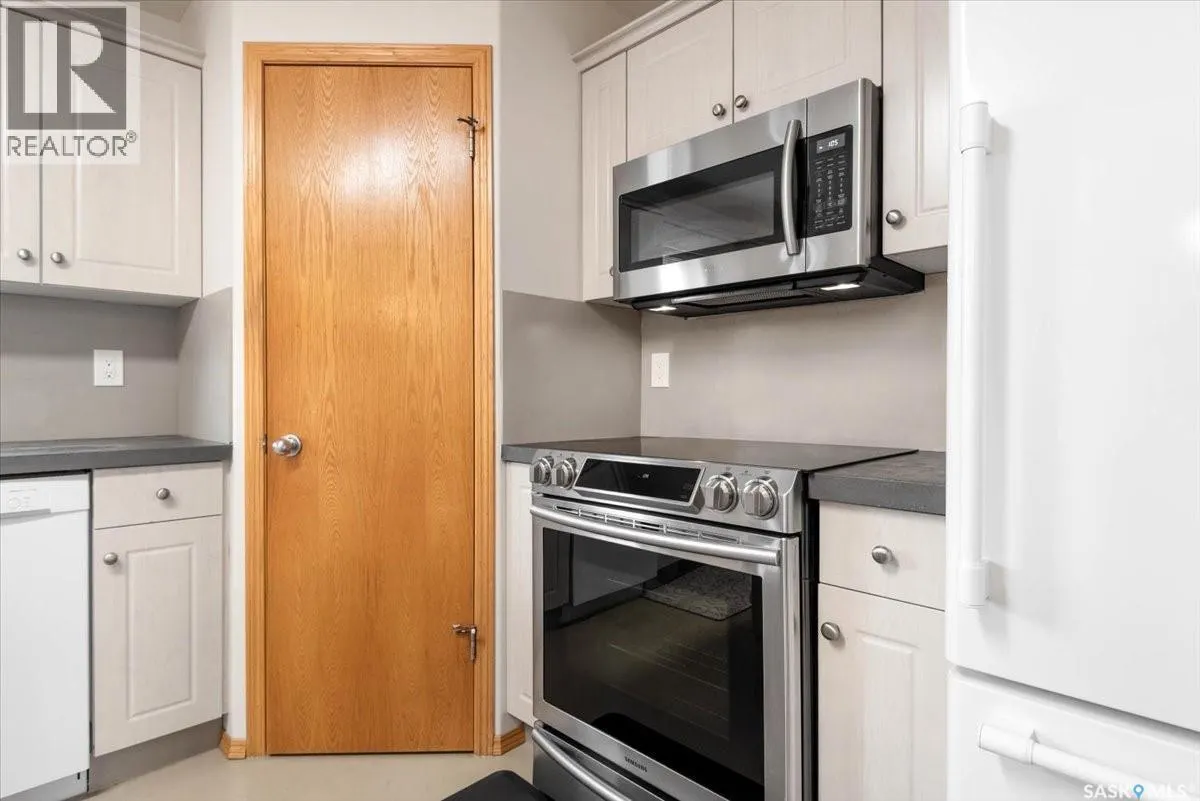 302 Mount Royal PLACE