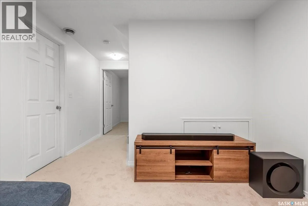 302 Mount Royal PLACE