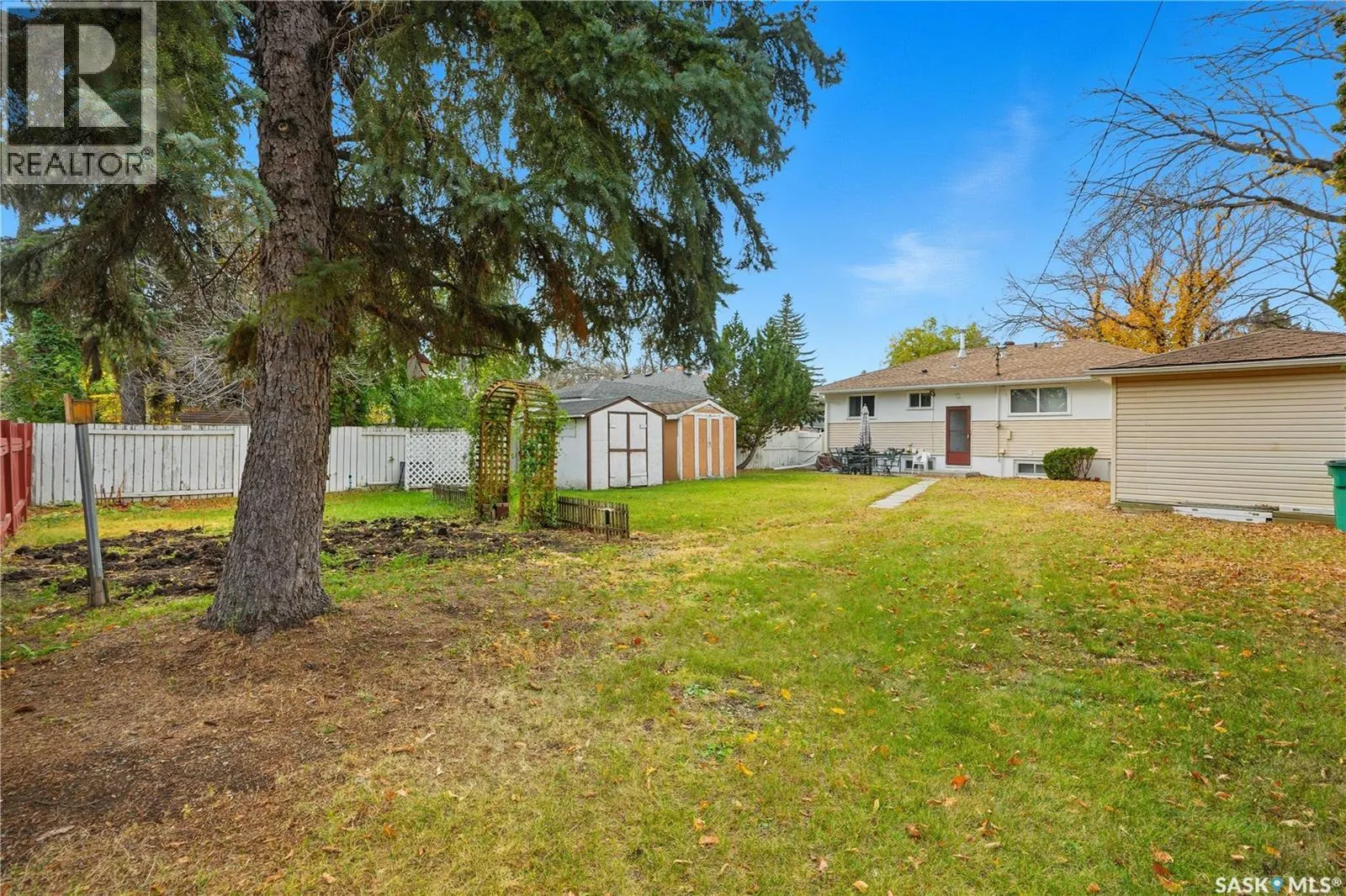44 MILLS CRESCENT