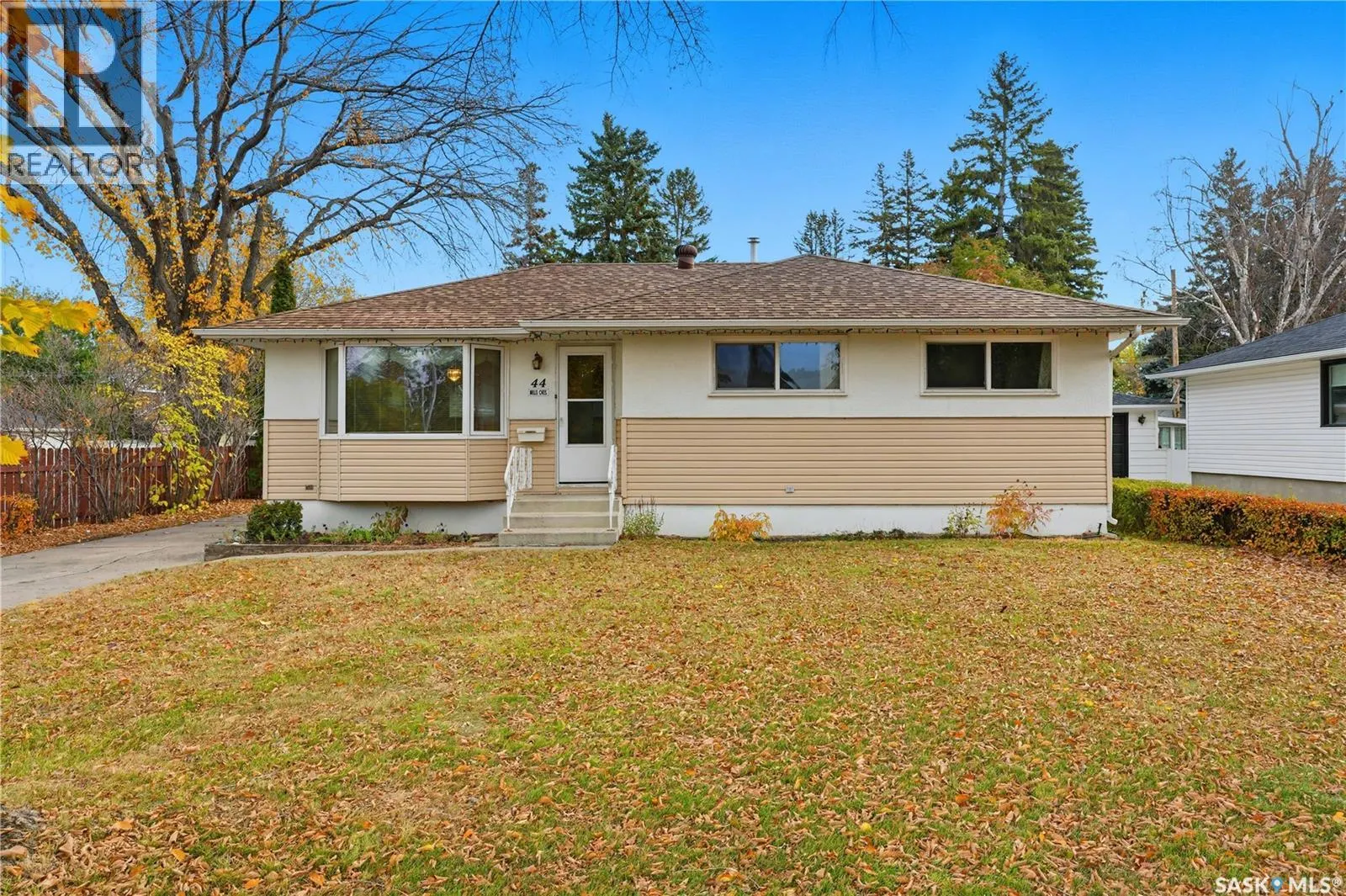44 MILLS CRESCENT