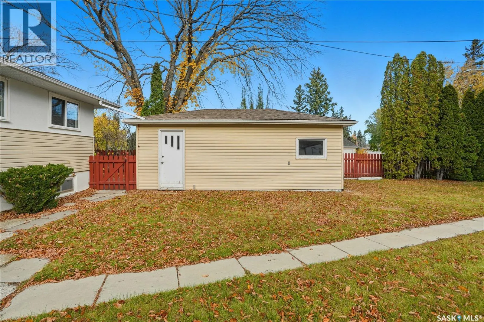 44 MILLS CRESCENT