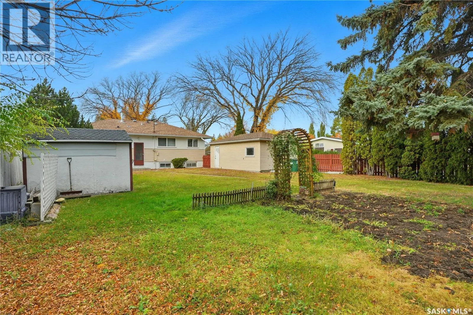 44 MILLS CRESCENT