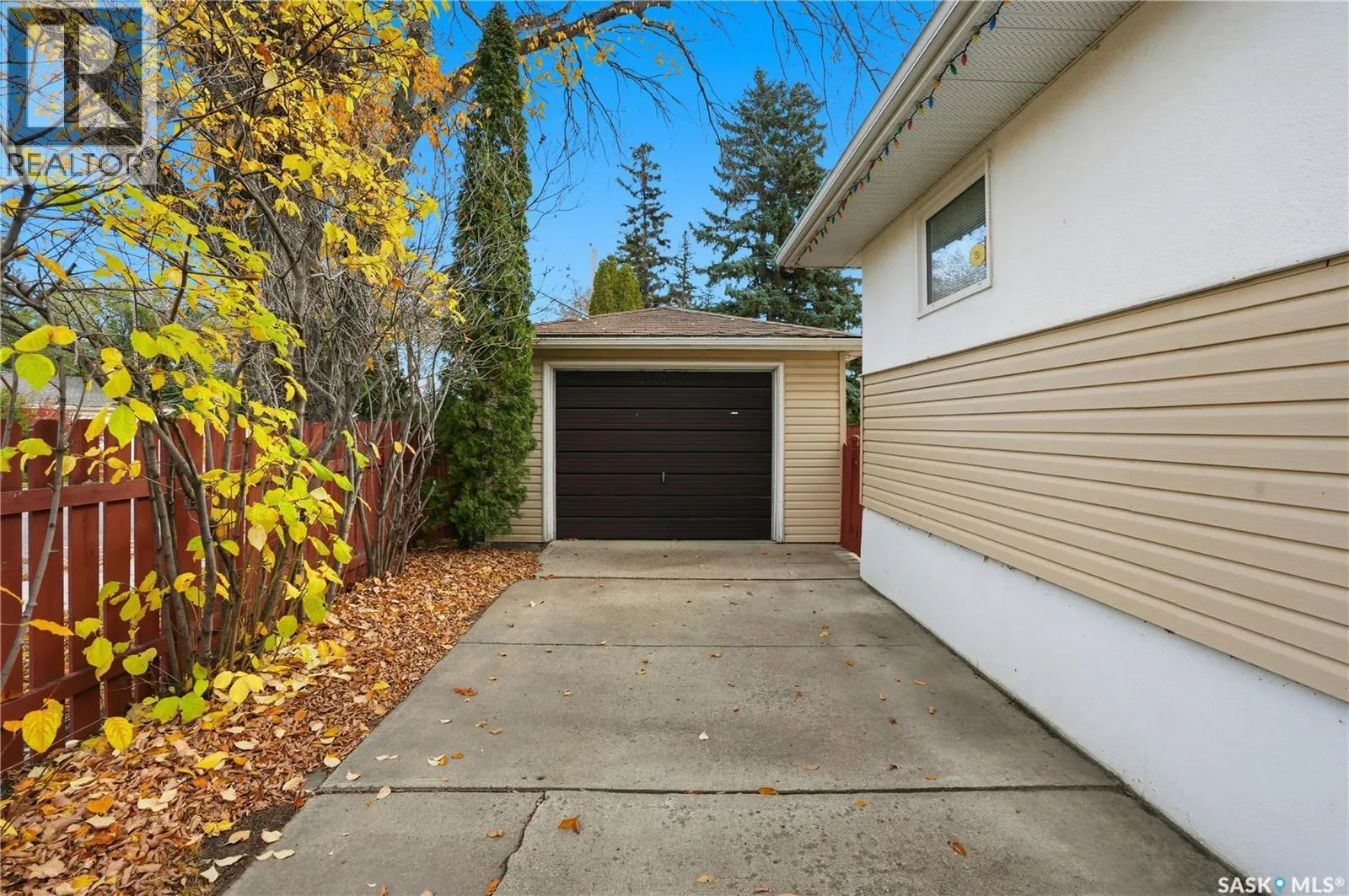 44 MILLS CRESCENT