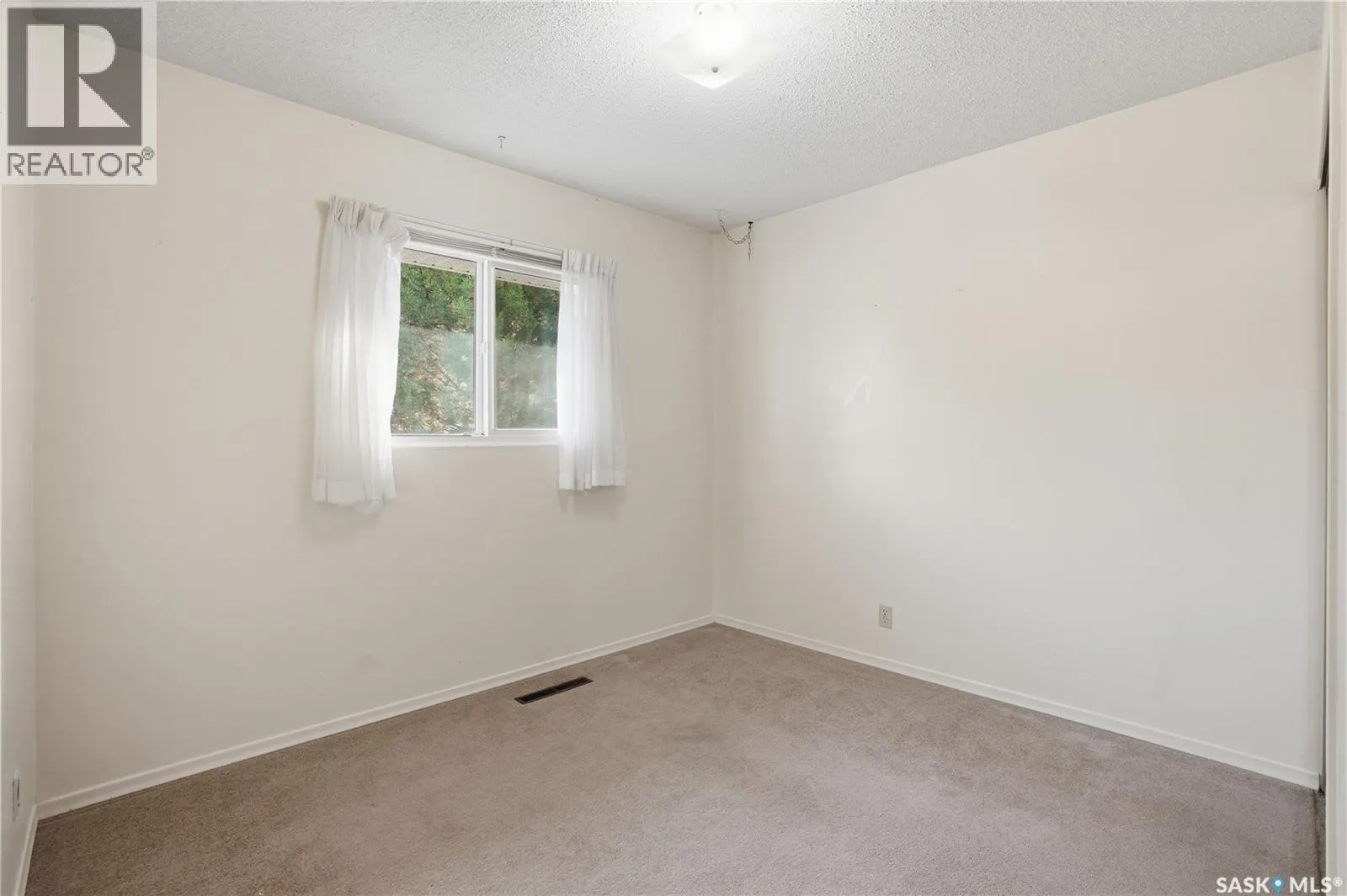 44 MILLS CRESCENT
