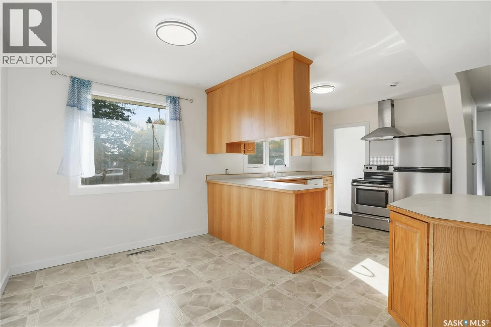 114 2nd STREET S