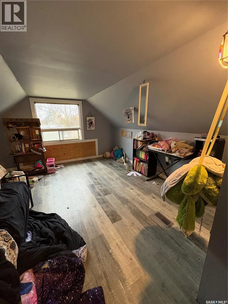 163 Duncan STREET W