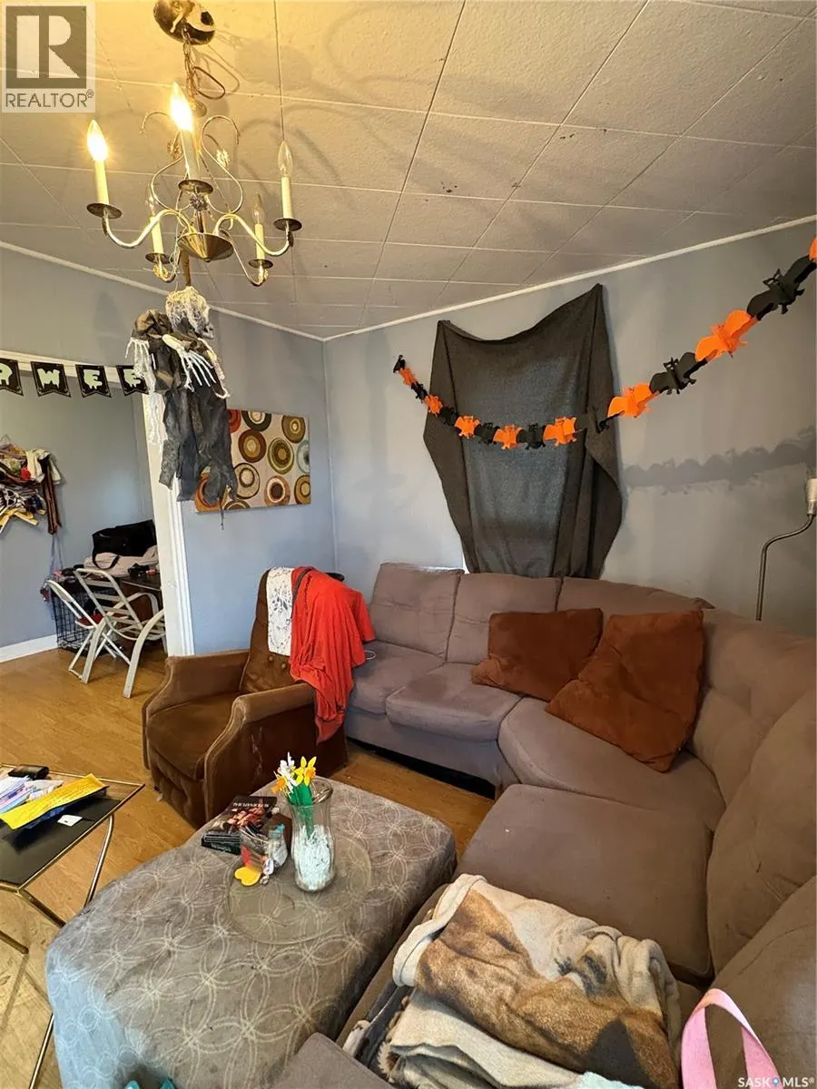 163 Duncan STREET W