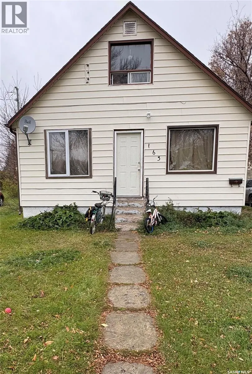 163 Duncan STREET W