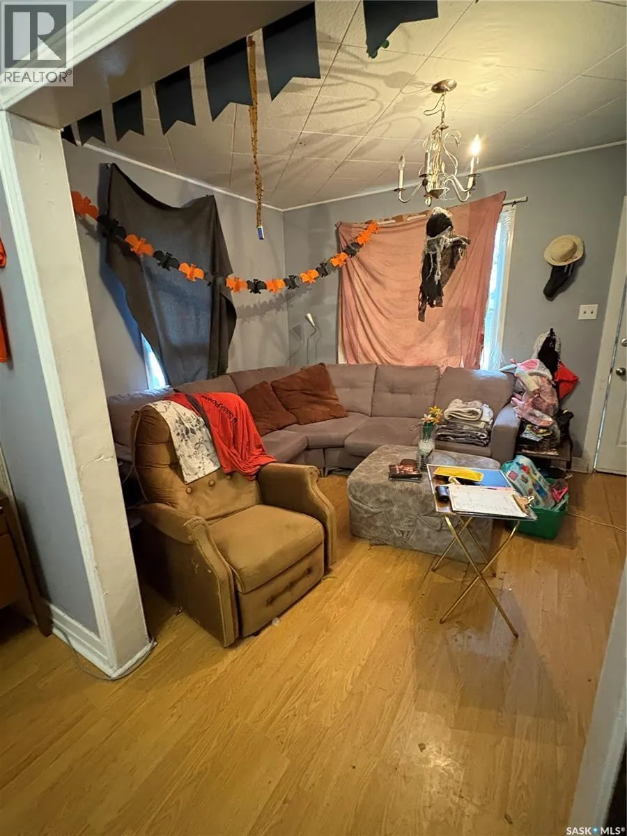 163 Duncan STREET W