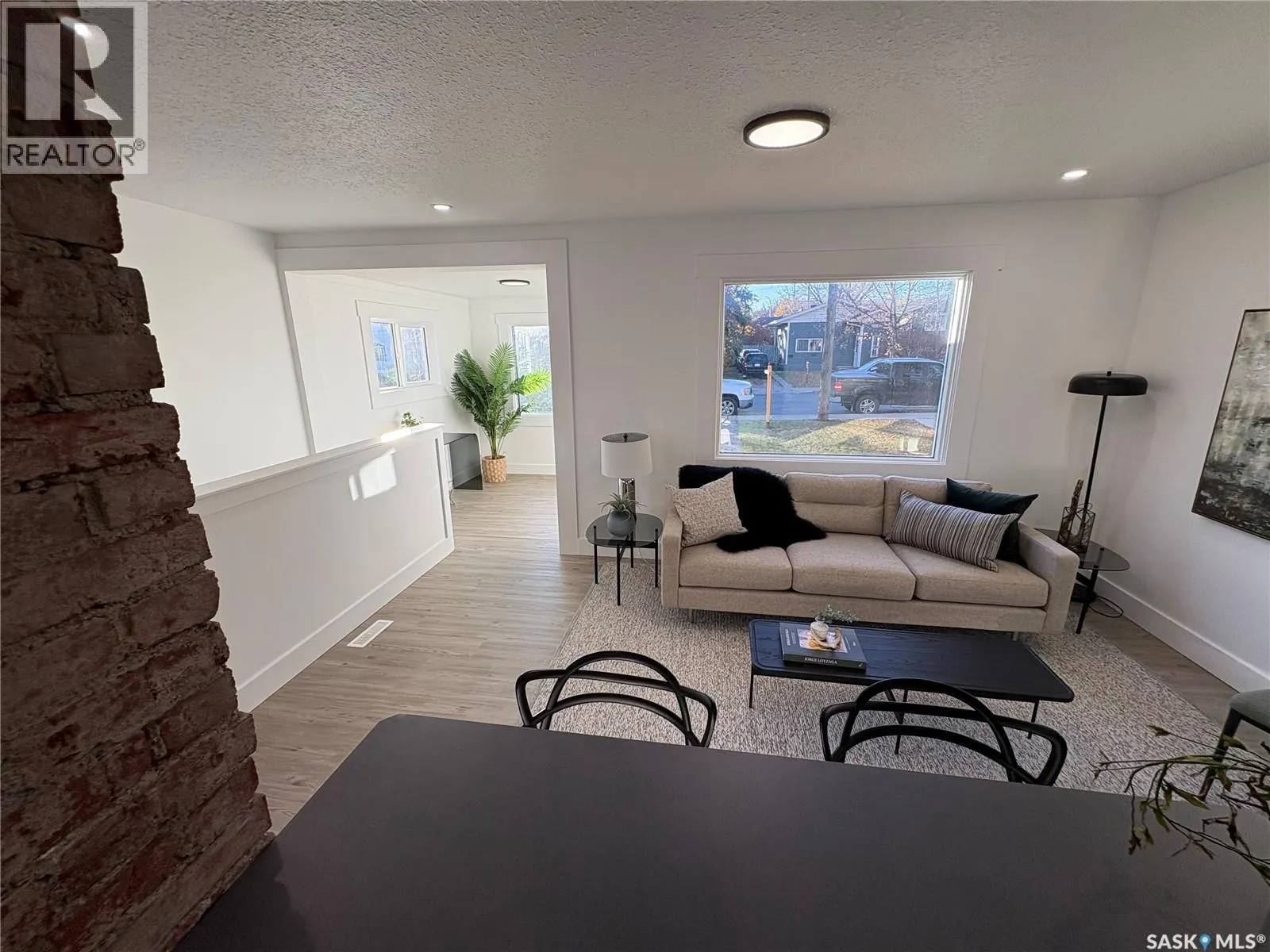 1406 6th AVENUE N