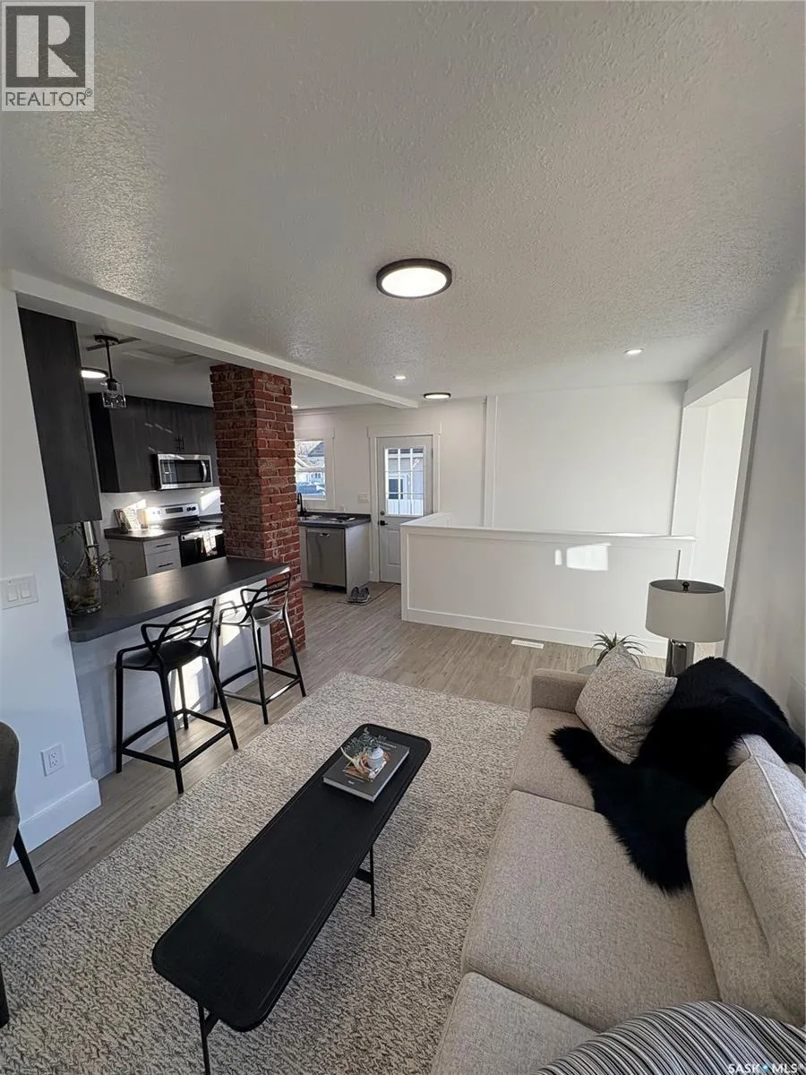 1406 6th AVENUE N