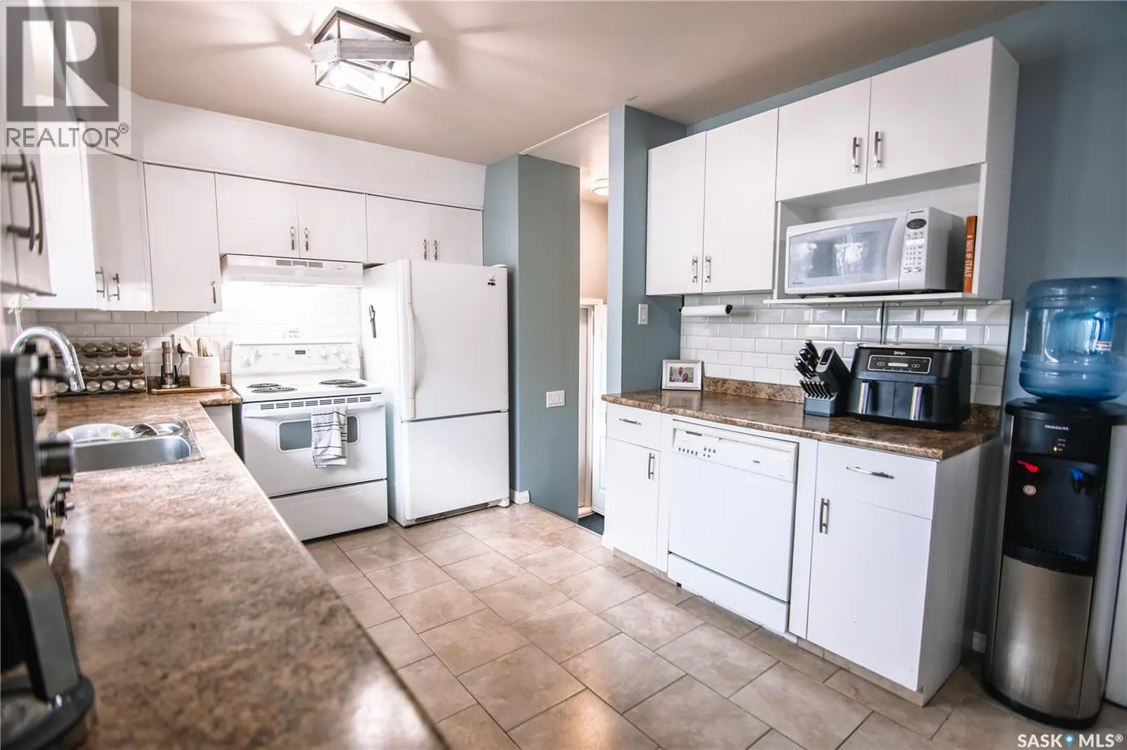 132 Nagel CRESCENT