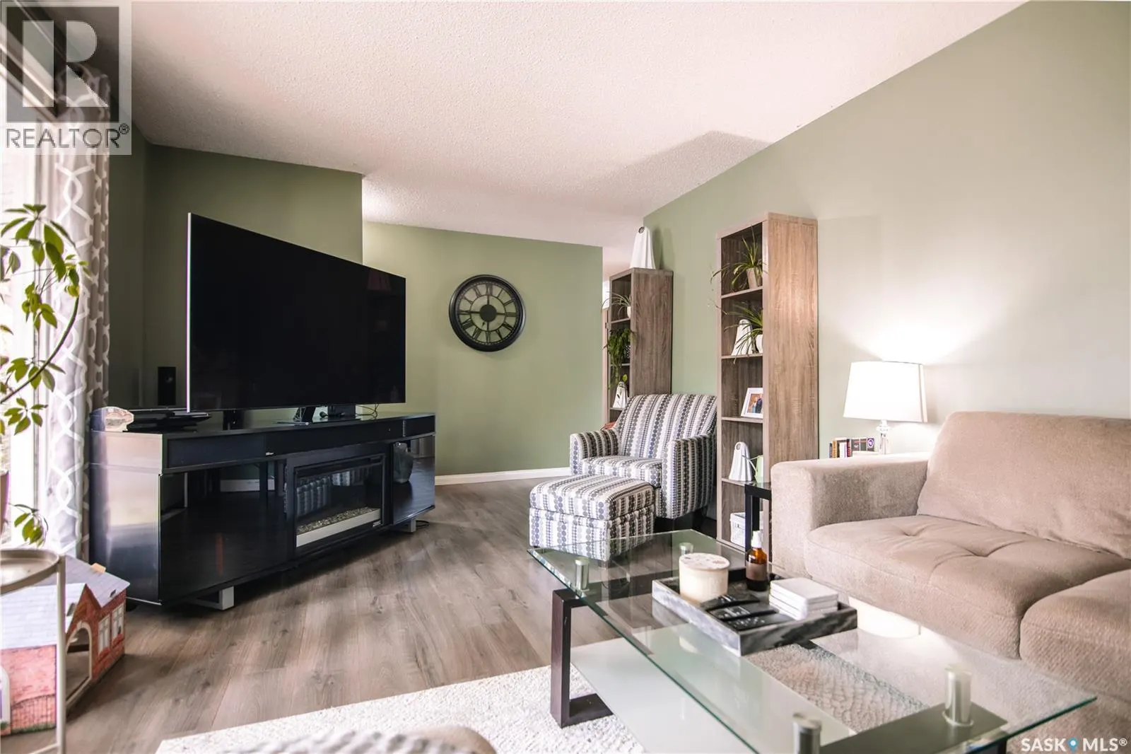 132 Nagel CRESCENT