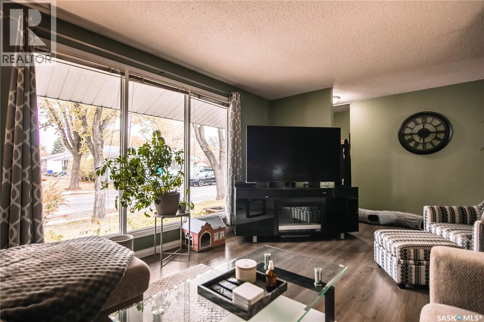 132 Nagel CRESCENT