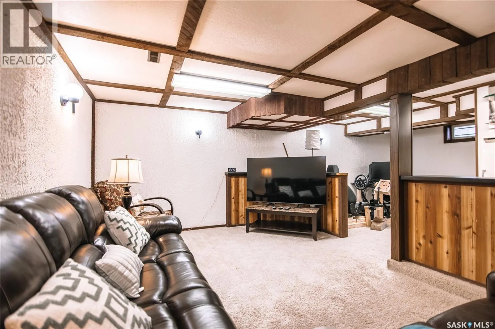 132 Nagel CRESCENT