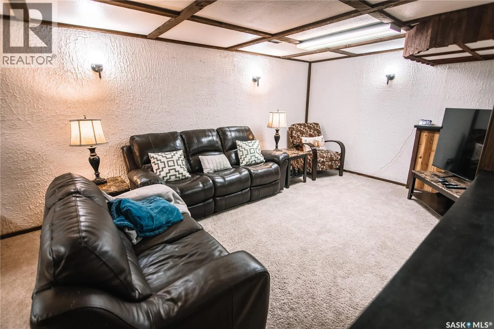 132 Nagel CRESCENT