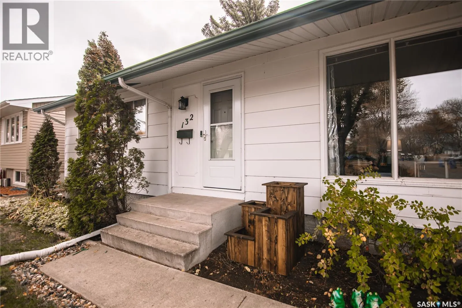 132 Nagel CRESCENT