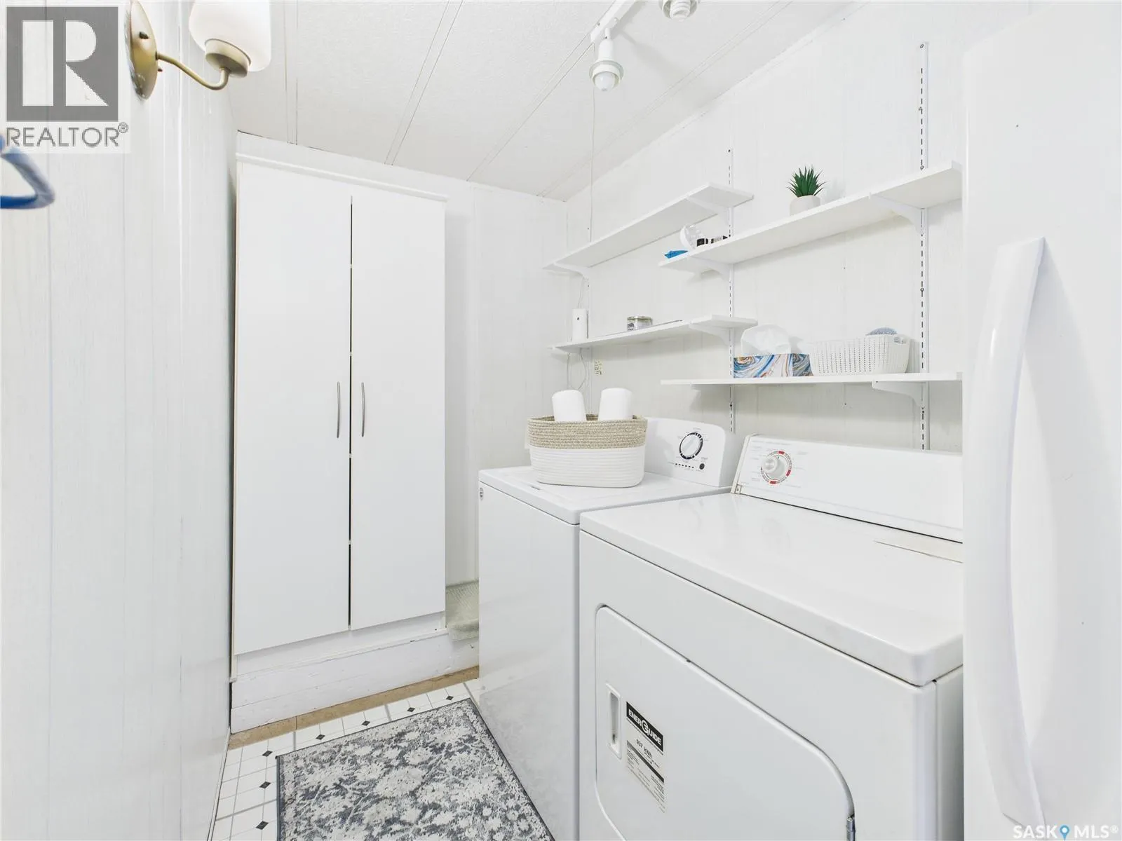 SK 43 Eastview Trailer COURT