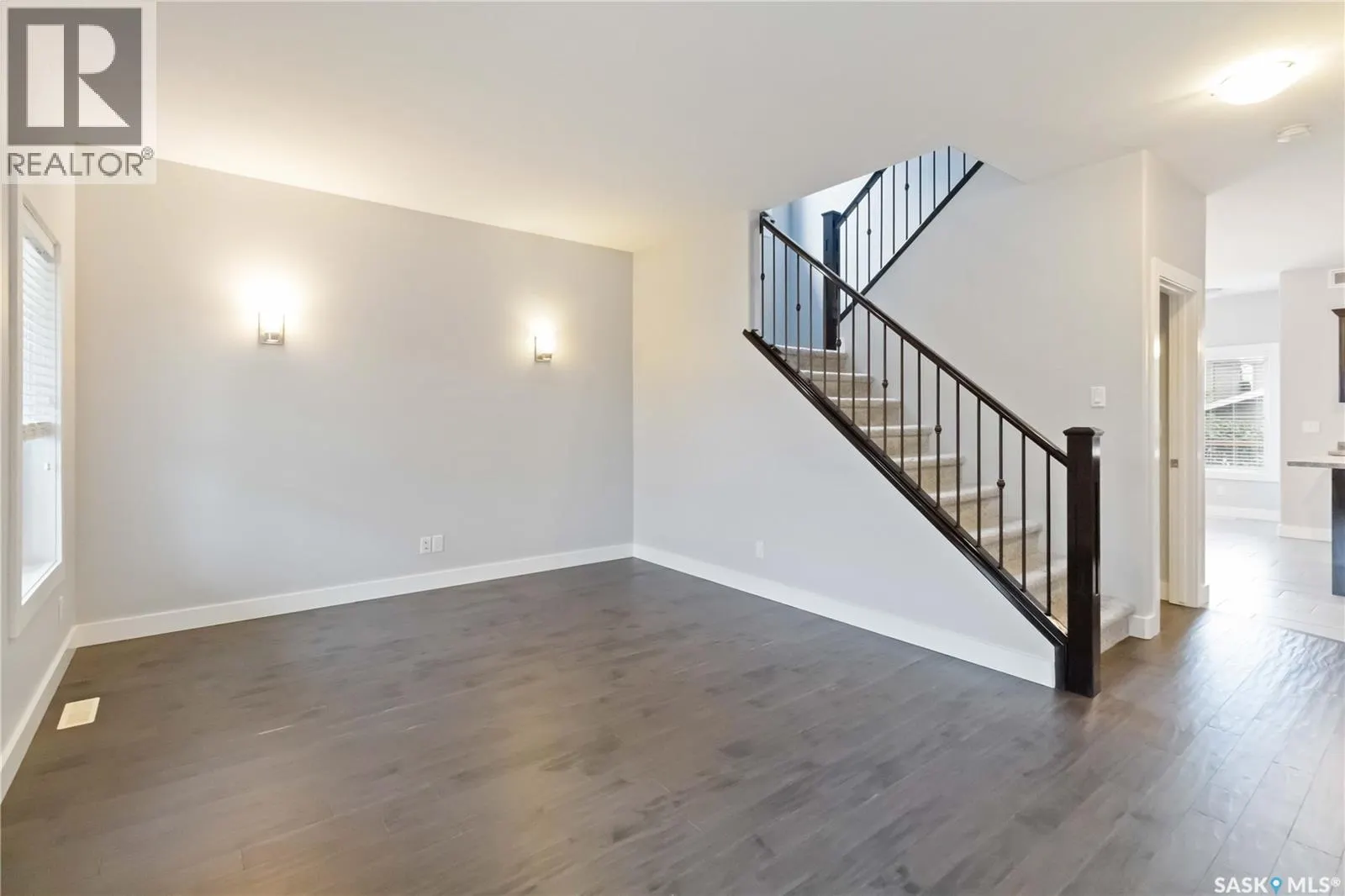 426 Veltkamp CRESCENT