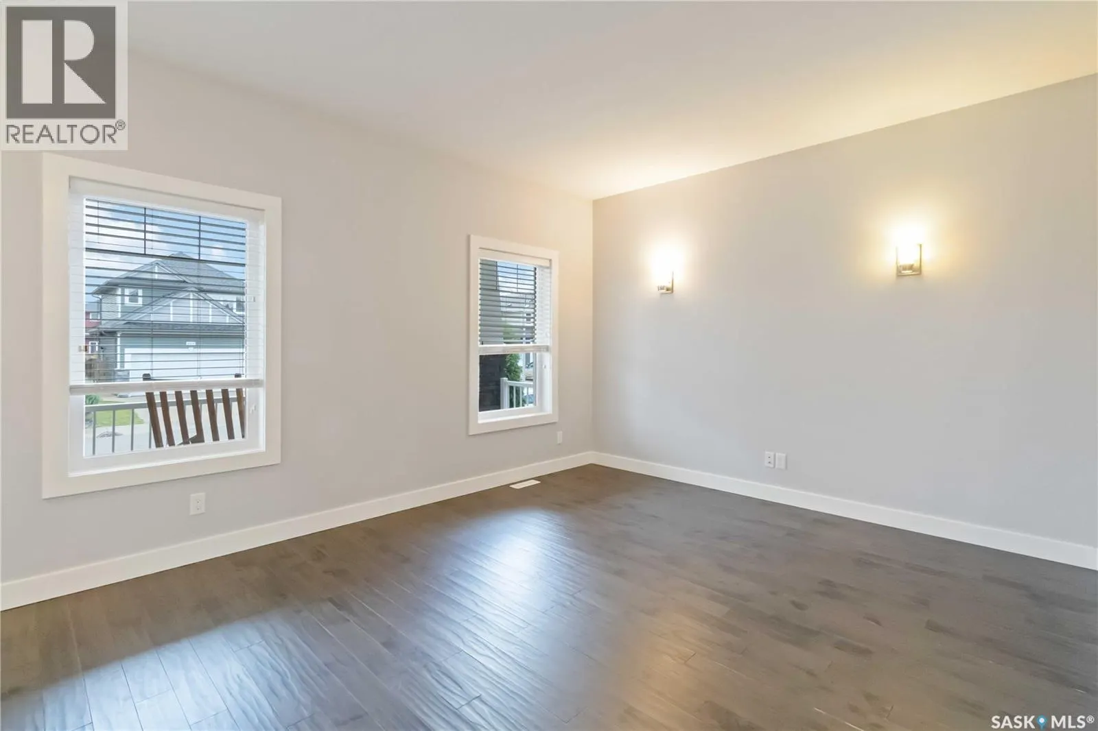 426 Veltkamp CRESCENT