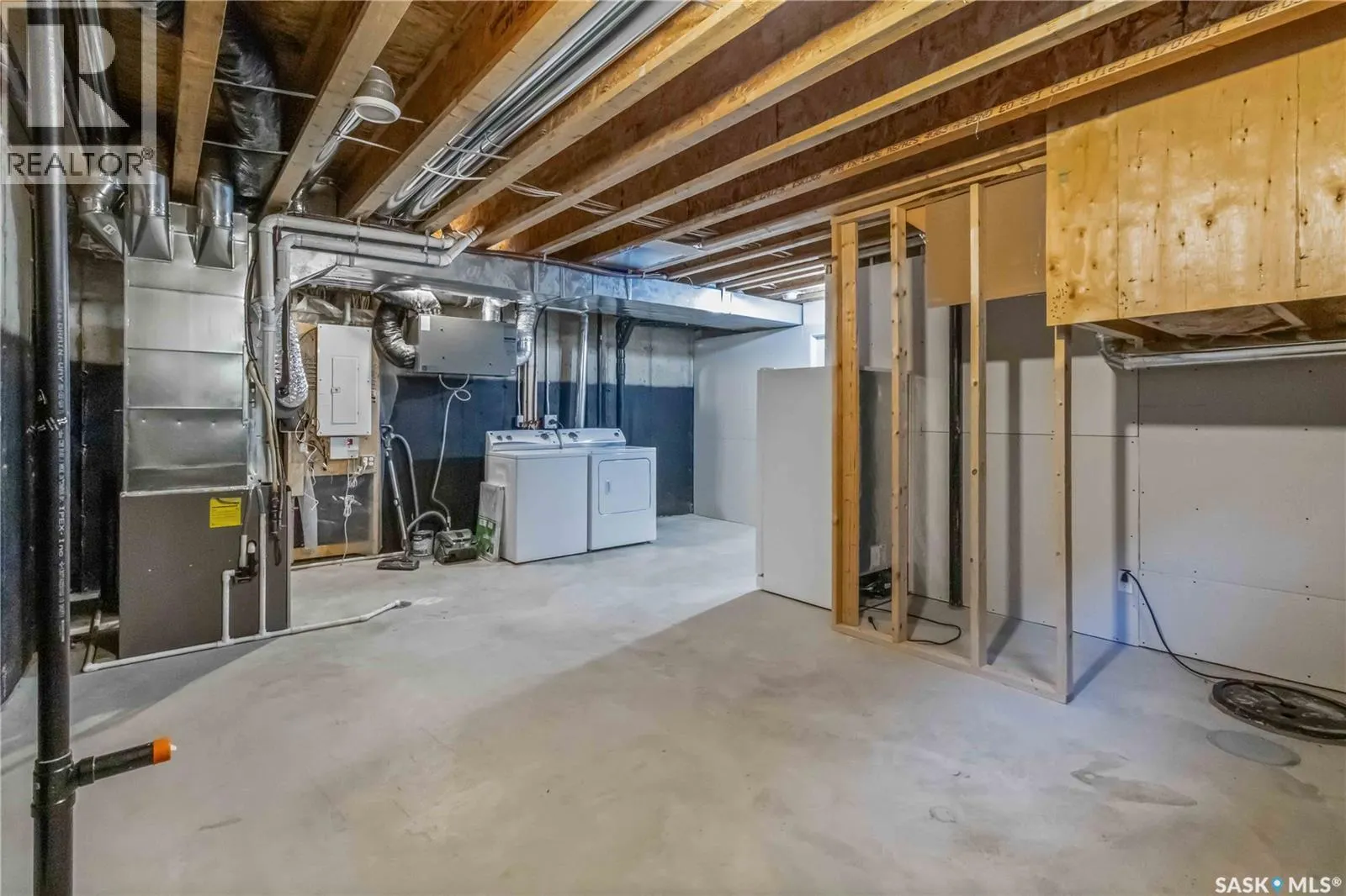 426 Veltkamp CRESCENT