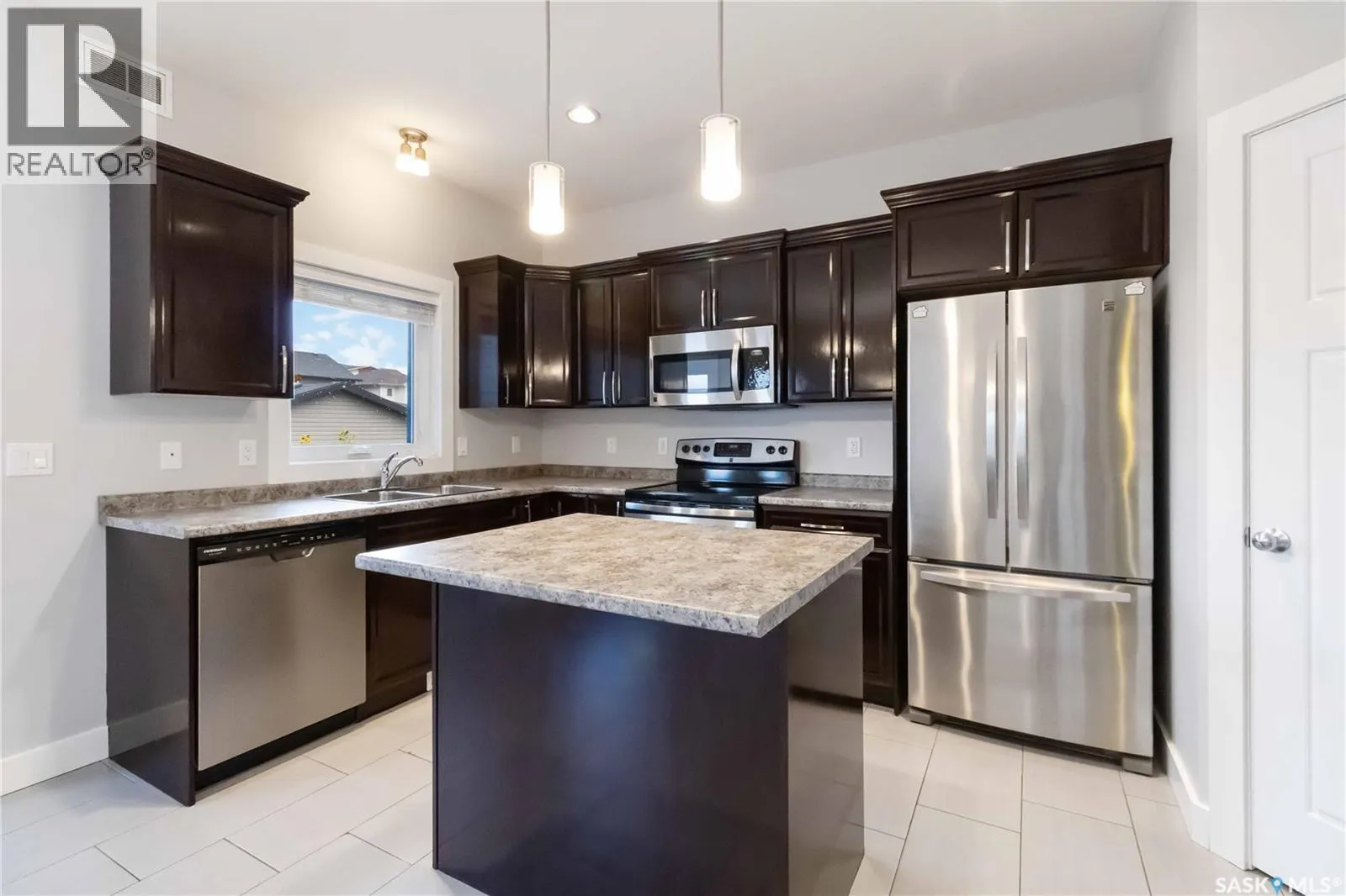 426 Veltkamp CRESCENT