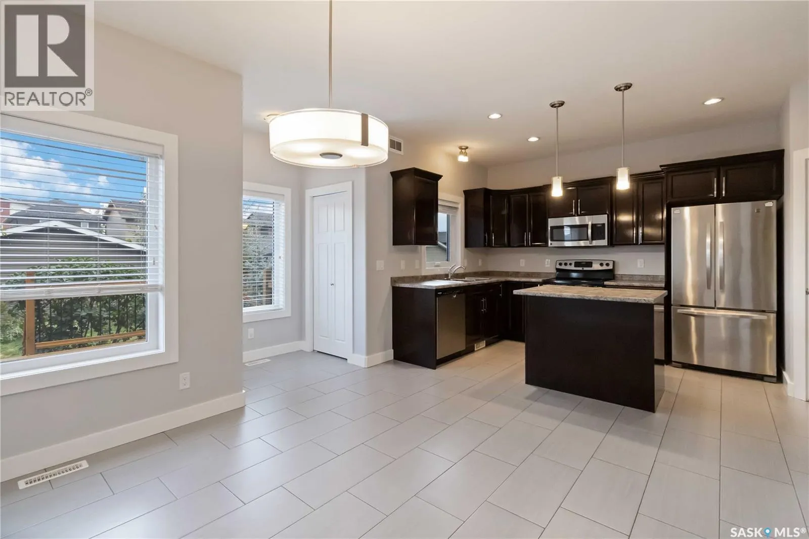 426 Veltkamp CRESCENT