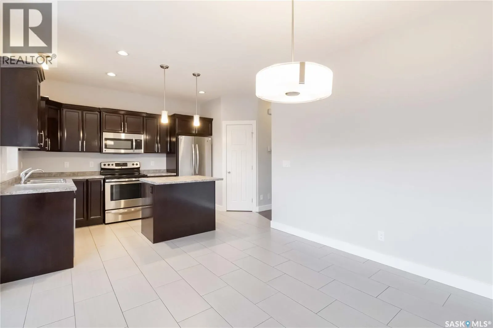 426 Veltkamp CRESCENT