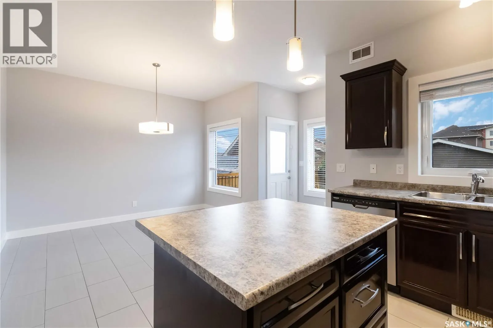 426 Veltkamp CRESCENT