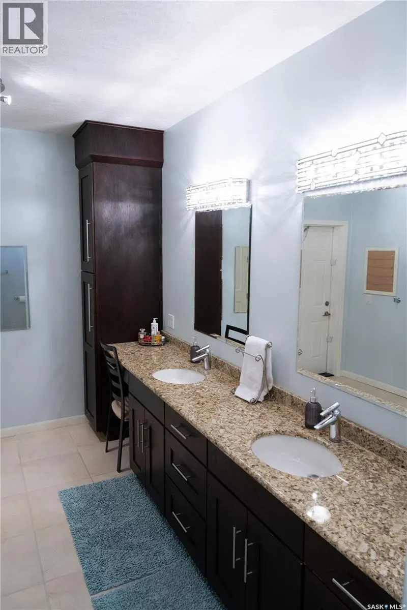 15 Broadway STREET S