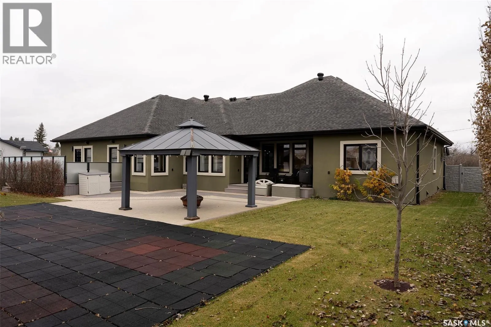 15 Broadway STREET S